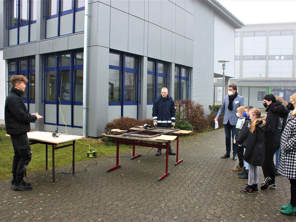 Innen wie außen wurde den Eltern und Schülern die Angebote der Realschule plus vorgestellt. (Foto: Theodor-Heuss-Realschule)