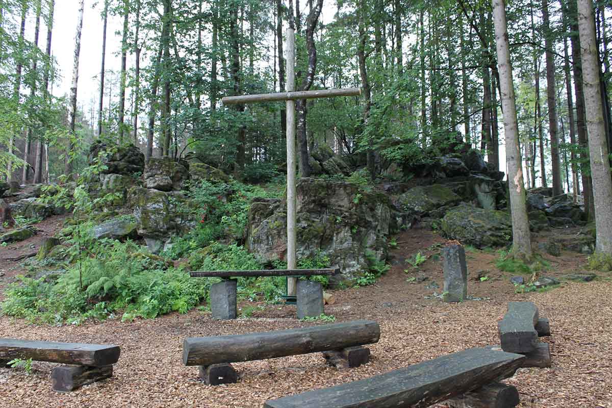 Waldandacht am Kleinen Wolfstein: Klimawandel fhrt Frster und Kirche zusammen