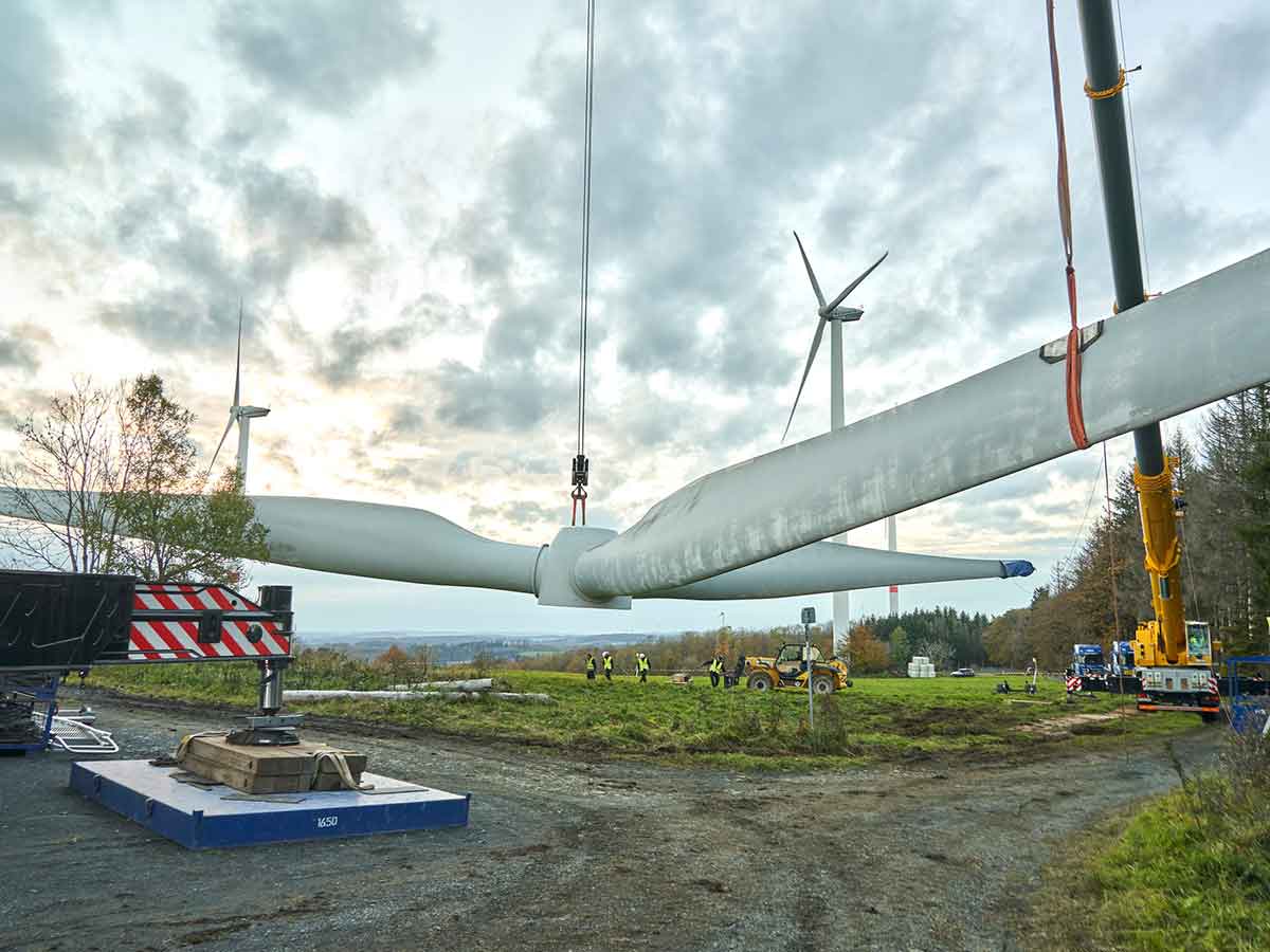Aufwendige Reparatur der Windkraftanlage Waigandshain erfolgreich abgeschlossen