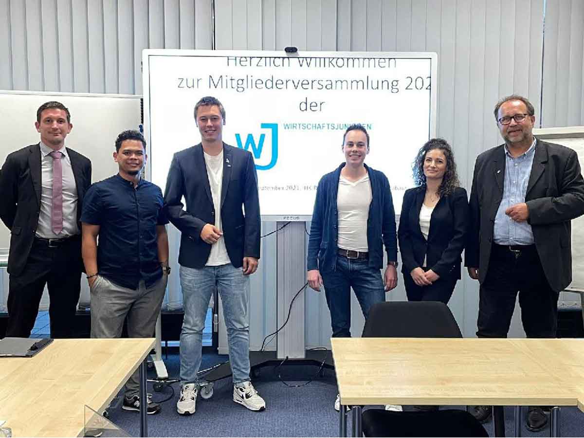 Der Vorstand 2022 der Wirtschaftsjunioren Westerwald-Lahn (v.l.): Tobias Hein, Sprecher der Frdermitglieder Donald Medina, Kreissprecher Julian Gro, Tobias Blankenagel, Zaklina Risteski und Geschftsfhrer des Juniorenkreises Richard Hover. (Foto: Wirtschaftsjunioren)