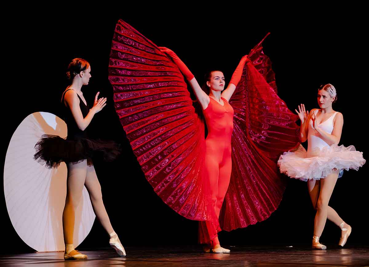 (von links) Marie Skefeld, Charlotte Becker, Julia Tatarinowitsch (Foto: Simone Reichelt)