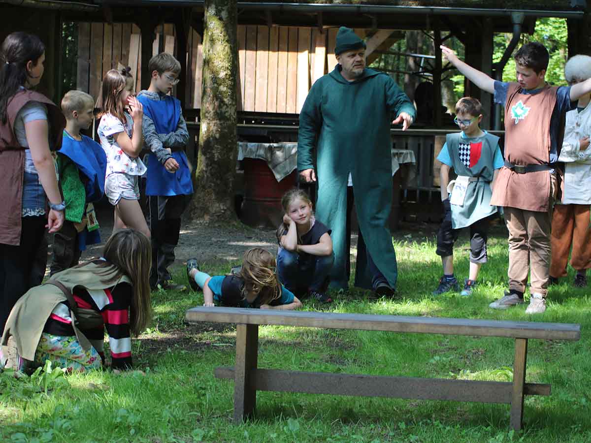 Herbstferienspiele der Waldritter: "Silvanische Zauberschule" - Spielspa mit Bildungsinhalten 