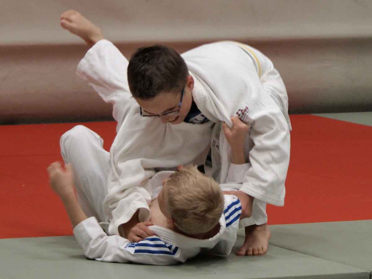 Die jungen Judoka Florian und Benedikt Wolff auf der Matte. (Foto: Judoka Sportfreunde Montabaur)