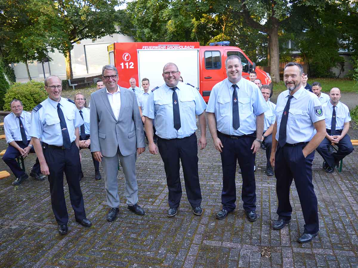 Bei der Wahlversammlung der Freiwilligen Feuerwehr Groholbach wurde die Wehrfhrung besttigt. (Bild: VG Montabaur / Ingrid Ferdinand)  