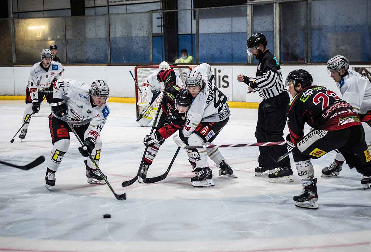 Niko Lehtonen und David Lademann (rechts) beim Bully. (Foto: Nicole Baas)