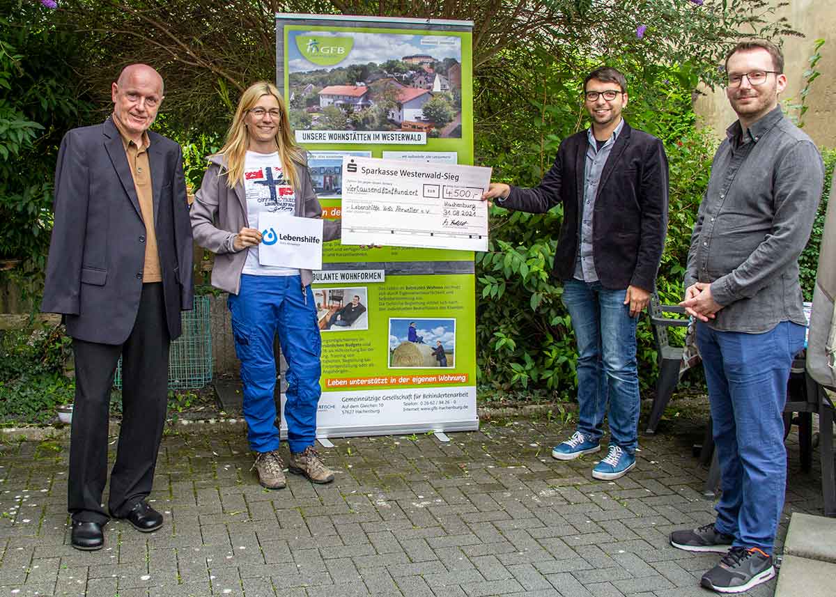 Glckliche Gesichter bei der Spendenbergabe. (Foto: Romaray Vogel)