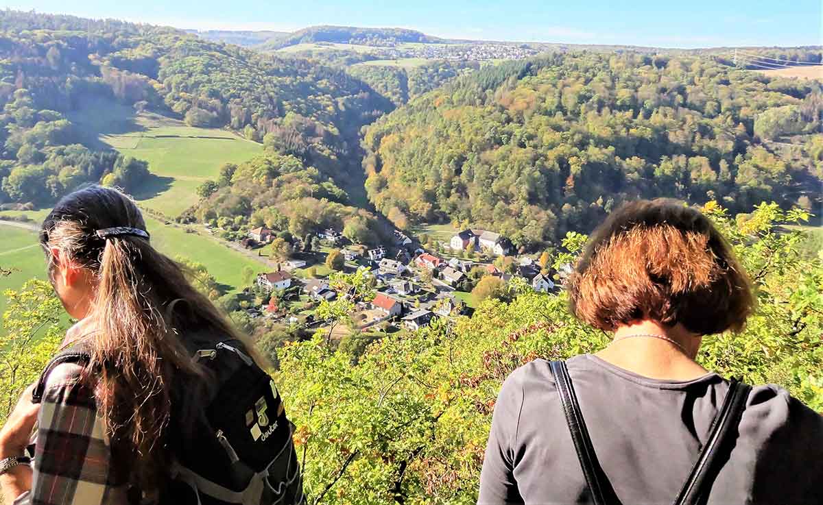 Solche tollen Aussichten von der anderen Seite der Gelbachtalhhen ins Buchfinkenland sind bei der Wanderung wieder zu erleben. (Foto: WWV)