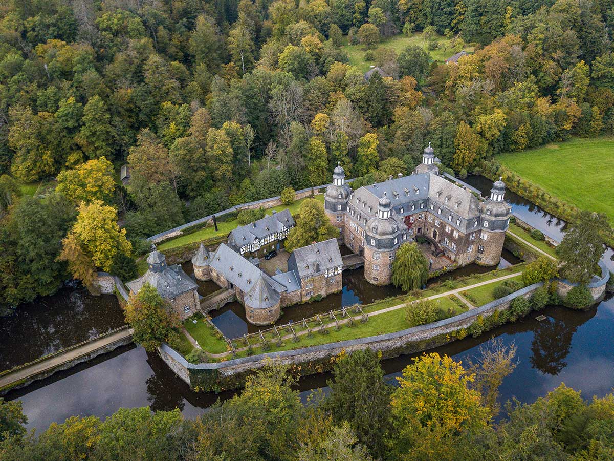 Schloss Crottorf: traumhaftes Wasserschloss im Wildenburger Land