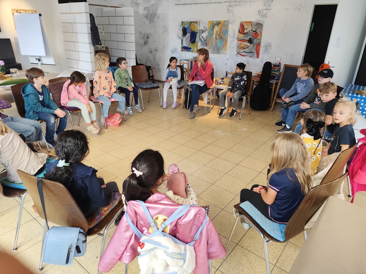 Die Kinder diskutierten �ber Kinderrechte. (Foto: Erika Uber)