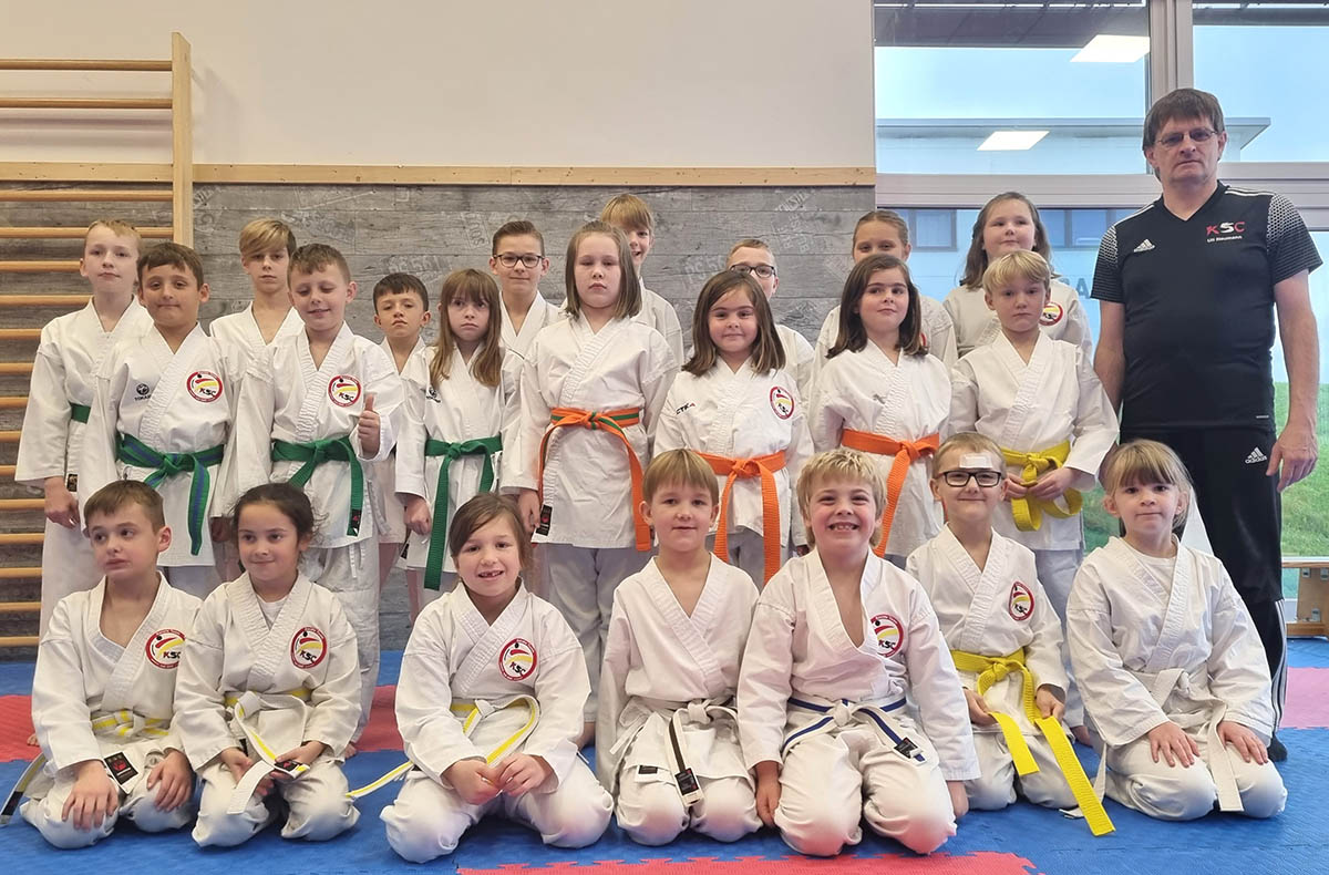 Karate: Erfolgreiche Grtelprfungen beim KSC Puderbach