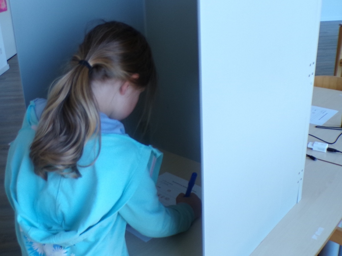 Kleine Stimmen, gro�e Entscheidung: Wie das Kindercaf� zu seinem Namen kam