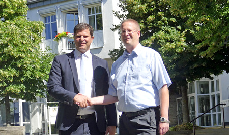 Sven Wolff (rechts) ist Kirchens Kmmerer fr Vereine, Ehrenamt, Touristik. Brgermeister Maik Khler stellte ihn offiziell vor. (Foto: GW) 