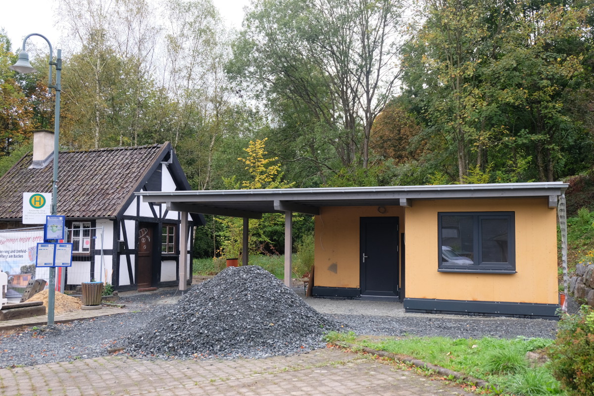 Wenn sich auch der Fertigstellungstermin des Backesumfeldes mit Erweiterungsbau leicht verzgert, sind deutliche Fortschritte dank des groen Engagement der Brger zu sehen. (Foto: KathaBe)