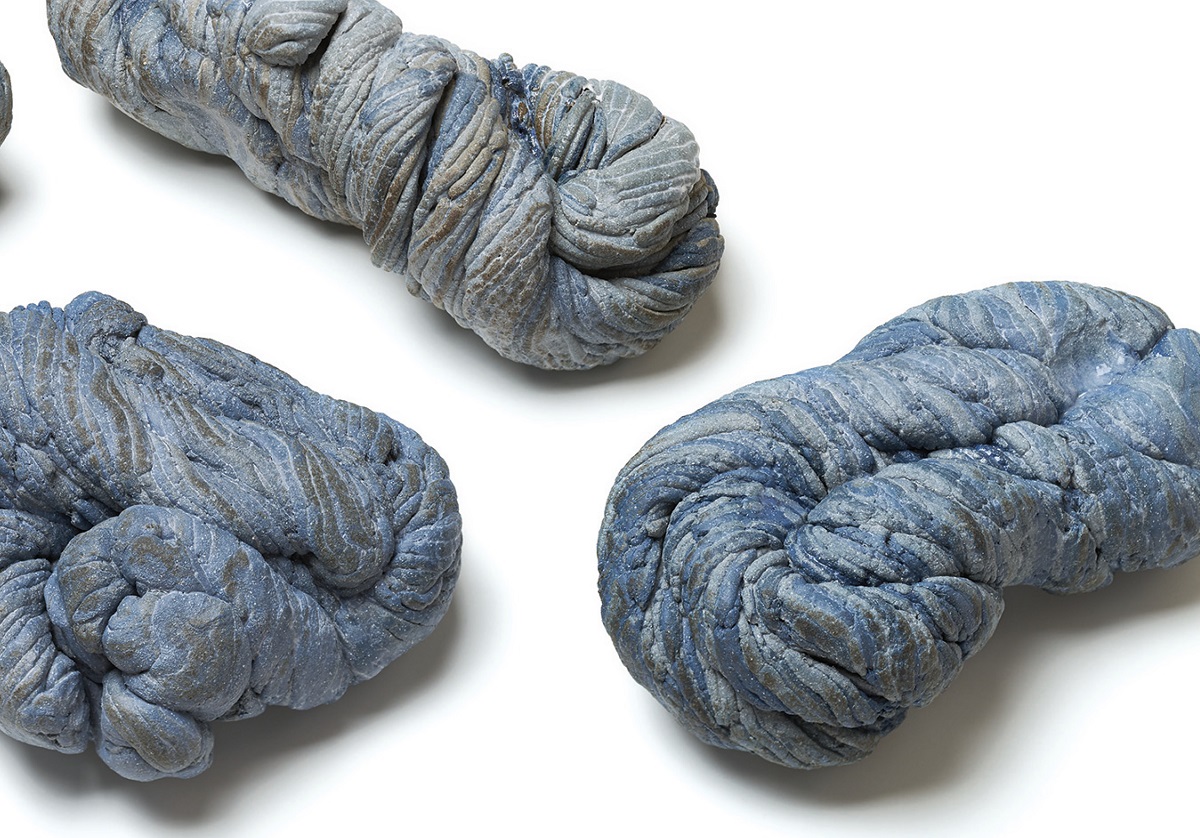 Das Werk "Trnenmeer" von Anke Mffelmann und viele weitere Stcke der Gruppe 83 prsentiert die neue Ausstellung im Keramikmuseum. (Foto: Helmut Kunde)