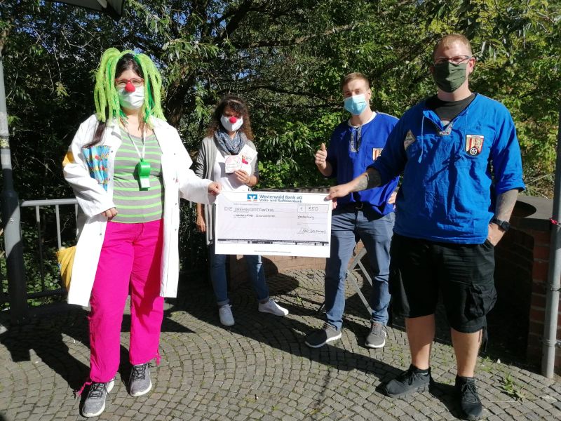Spendenbergabe der Kirmesgesellschaft Norken an die Clowndoktoren in Westerburg. Foto: privat