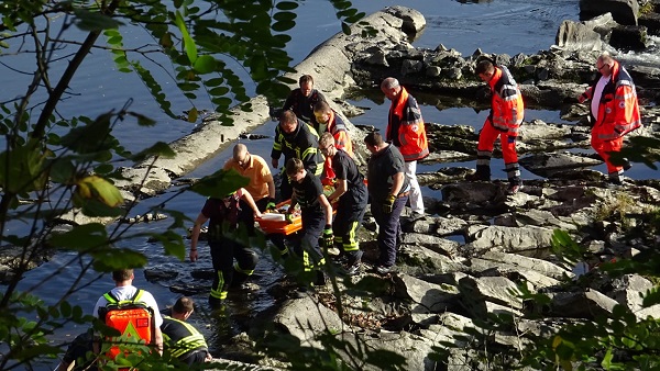 Das verletzte Kind wurde von der Feuerwehr gerettet. (Foto: Feuerwehr Windeck)