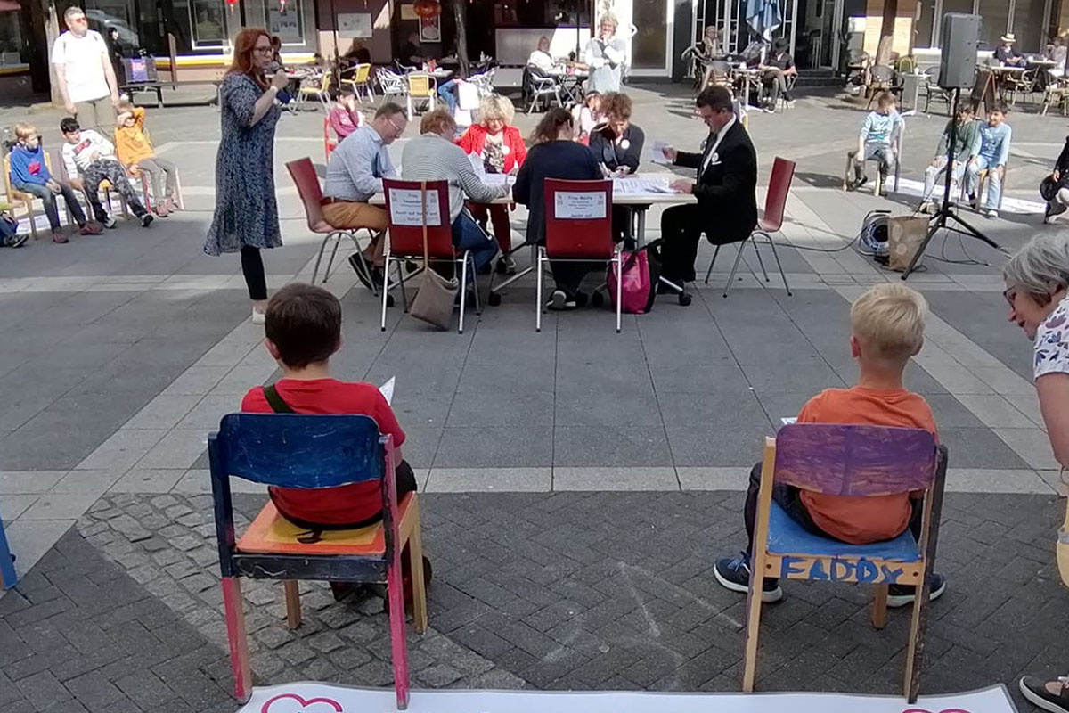 Die Kinderrechte-Konferenz mit Vertretern der Stadtverwaltung auf dem Luisenplatz war einer der Hhepunkte der diesjhrigen Woche der Kinderrechte. Foto: Stadt Neuwied