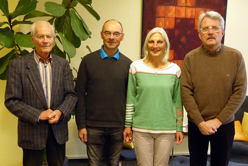 Von links: Horst Roth, Joachim und Christine Vergin, Hans-Peter Knossalla bei der Spendenbergabe. Foto: Hospizverein
