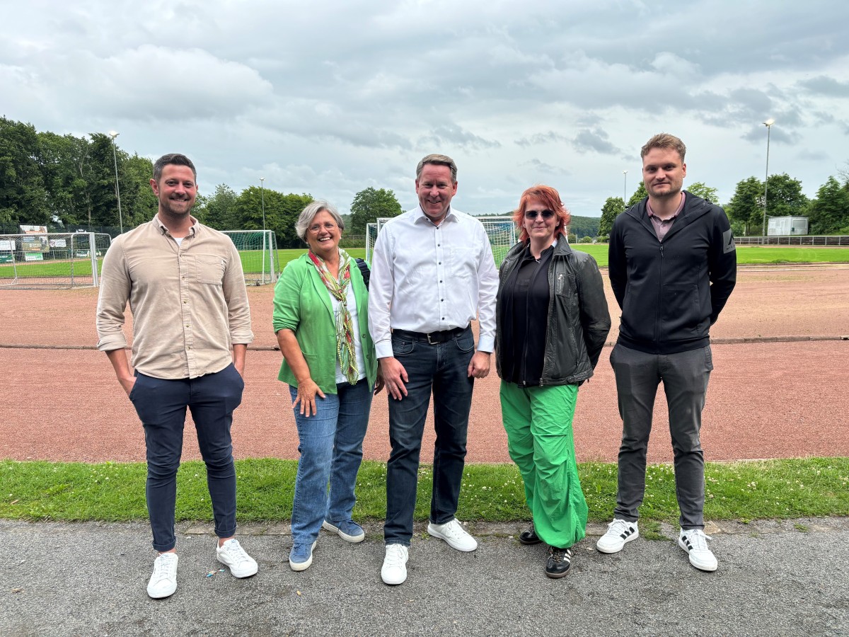 von links nach rechts: Kenneth Hahmann, Ortsbrgermeisterin Beata Straka, Brgermeister Joachim Brenner, Katja Hassel und Felix Burbach Verbandsgemeindeverwaltung Betzdorf-Gebhardshain (Foto: Jennifer Patt)