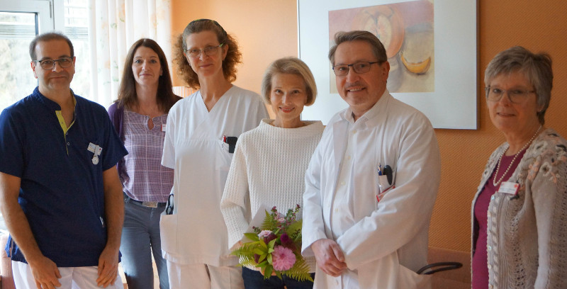 Achim Weitershagen (Palliativpfleger), Karin Klos (Abteilungsleitung Pflege), Johanna Sterzenbach (Stationsrztin, Susanne Hebel (Gartenhaus No. 7), Dr. med. Detlef Saric (Chefarzt) und Jutta Braun-Meinecke (Pfarrerin ev. Krankenhausseelsorgerin). Foto: Privat