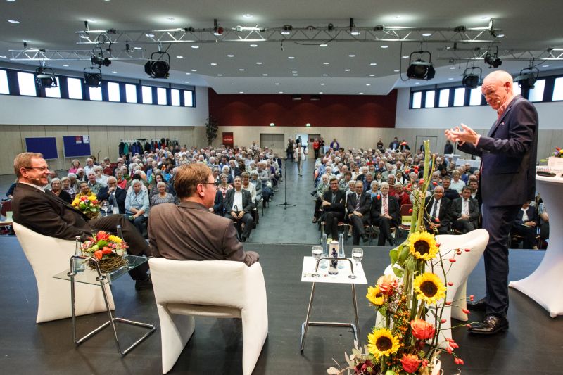 Podiumsdiskussion zwischen Kirchenprsident und Bischof 