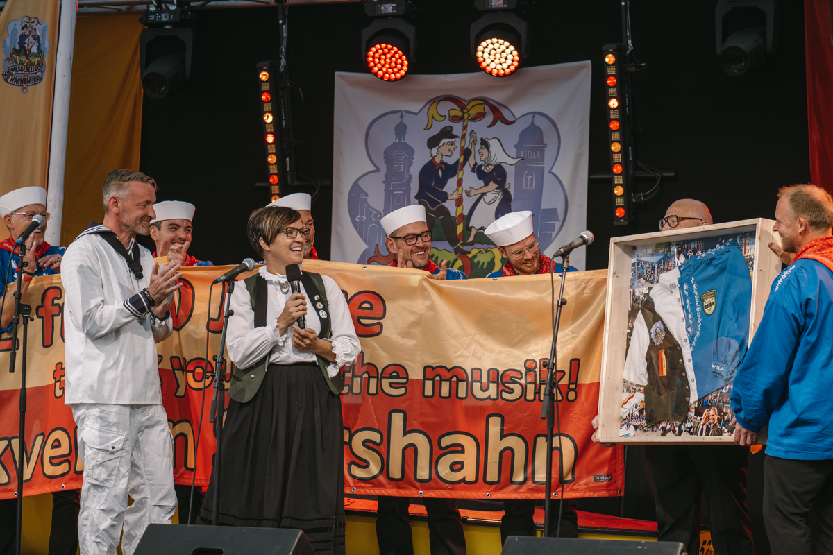 Kirmesmontag in Hachenburg: Blaukittel, Musik und ein Abschied in bester Feierlaune