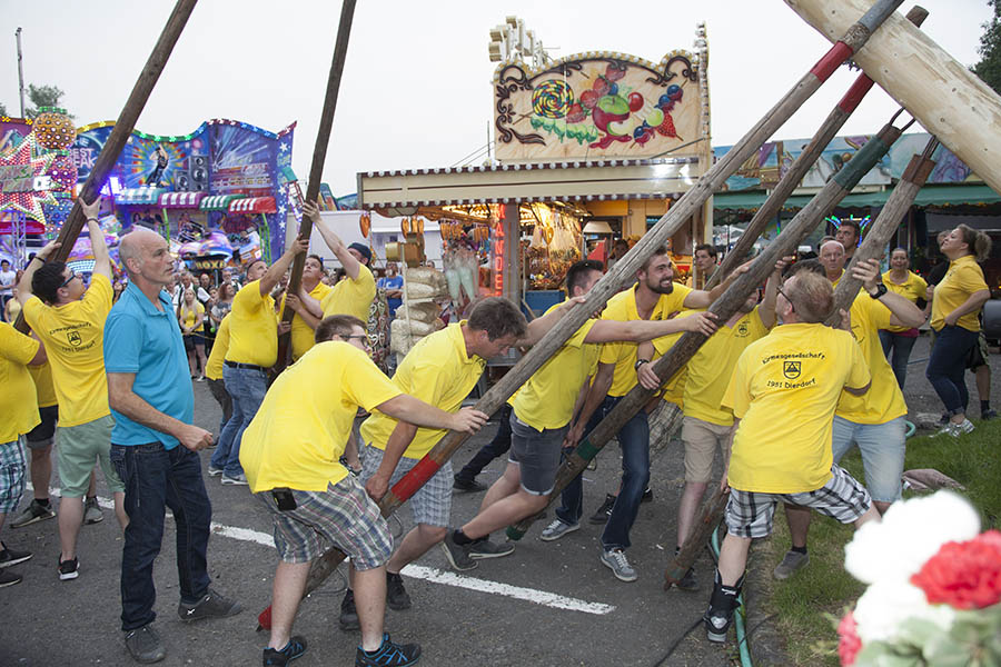 Vier Tage Kirmes in Dierdorf endete mit groem Feuerwerk 