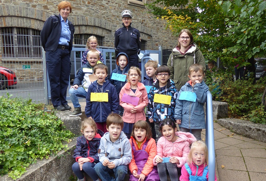 Polizei-Puppenbhne besuchte die Vorschulkids der Kita Alsdorf