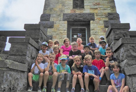 21 Kinder verlassen die Kita Richtung Schule. (Foto: Kita Traumland)