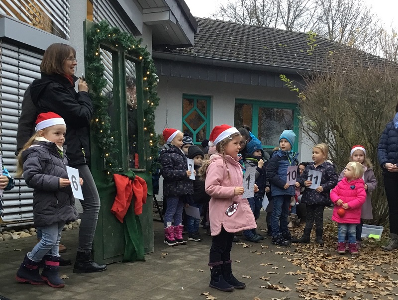 Malia, der 1. Dezember,  kndigt die Adventszeit an. (Fotos: Kita Frthen)