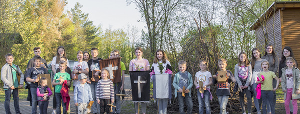 Fensdorfer Kinder luteten traditionsreich Ostern ein