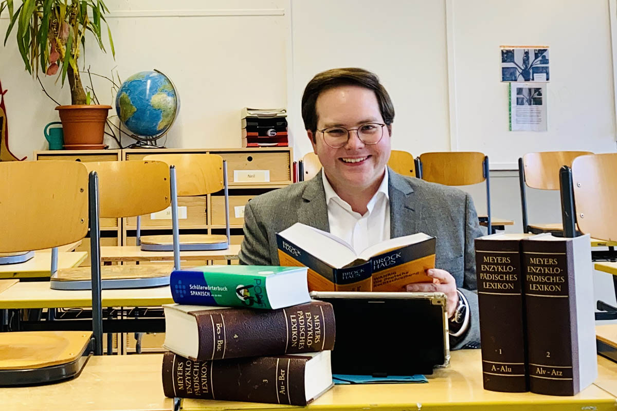 Deutschlehrer Pascal Badziong bietet Sprechstunden fr Schlerinnen und Schler oder Eltern an, um eine kleine Untersttzung im Homeschooling-Alltag zu bieten. Foto: privat