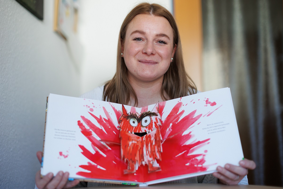 Seit Januar leitet Johanna Klink das Projekt "Kinder sucht- und psychisch kranker Eltern" des Diakonischen Werks Westerwald. Ein Teil ihrer Arbeit sind die Einzelgesprche mit Kindern, in denen sie auch solche Bcher einsetzt. Sie helfen den jungen Menschen dabei, ihre Gefhle auszudrcken - zum Beispiel Wut. (Foto: privat)