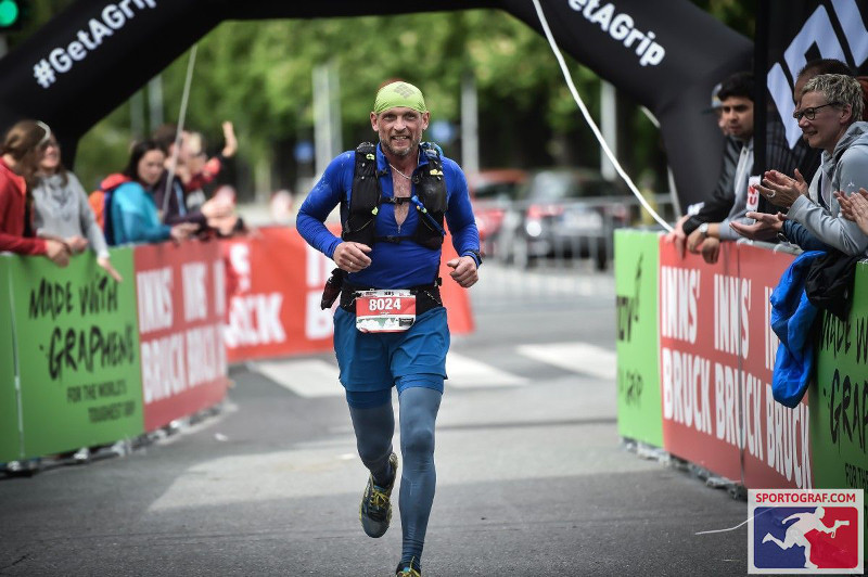 Wolf Holger Boller sammelt mit drei Ultramarathons Spenden. Foto: Sportograf