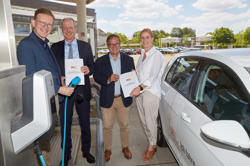 Stellten das Ladeinfrastrukturkonzept vor (von links): Marcelo Peerenboom, Ulrich Elsenberger, Michael Schramek und Claudia Probst. Foto: evm/Thomas Frey
