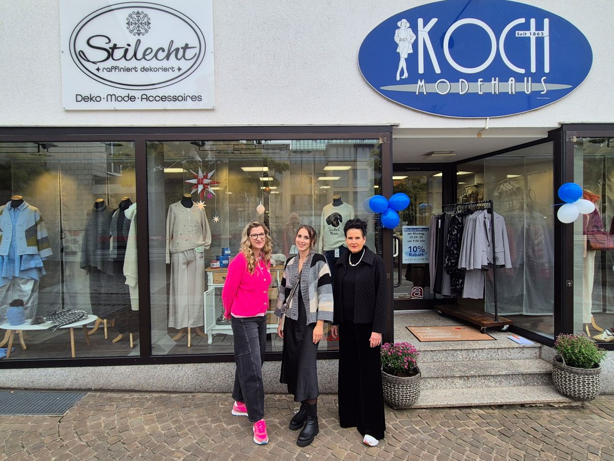 Sie freuen sich, dass der Stress der zurckliegenden Woche vorber ist (von links): Petra Schwarzbach, Diana Schirrer und Cordia Heck. (Foto: vh)  