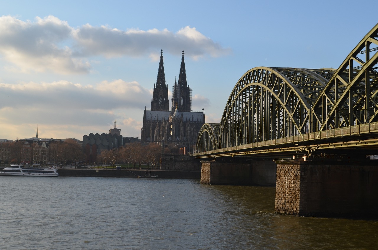Bombenentschrfung in Kln: Zugverkehr beeintrchtigt, Veranstaltungen fallen aus