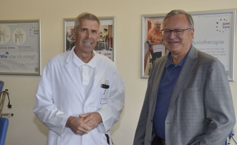 Dr. Konzal (rechts) freut sich auf die Zusammenarbeit mit dem Team Dr. Hillmeiers (links). Foto: St. Vincenz