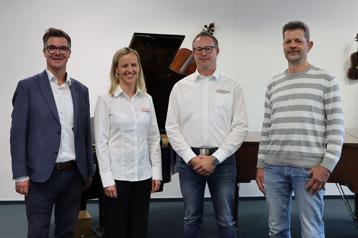 Laden zum gemeinsamen Kinderkonzert ein (von links): Neuwieds Brgermeister Peter Jung, Carina Diefenthal und Bjrn Schfer als Geschftsfhrerin und 1. Vorsitzender des Konzertorchesters Koblenz sowie Martin Geiger, Leiter der Musikschule Neuwied. 
Foto: Marcel Schuster