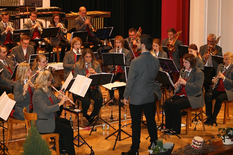 Musikverein Dermbach verzauberte beim Herbstkonzert das Httenhaus