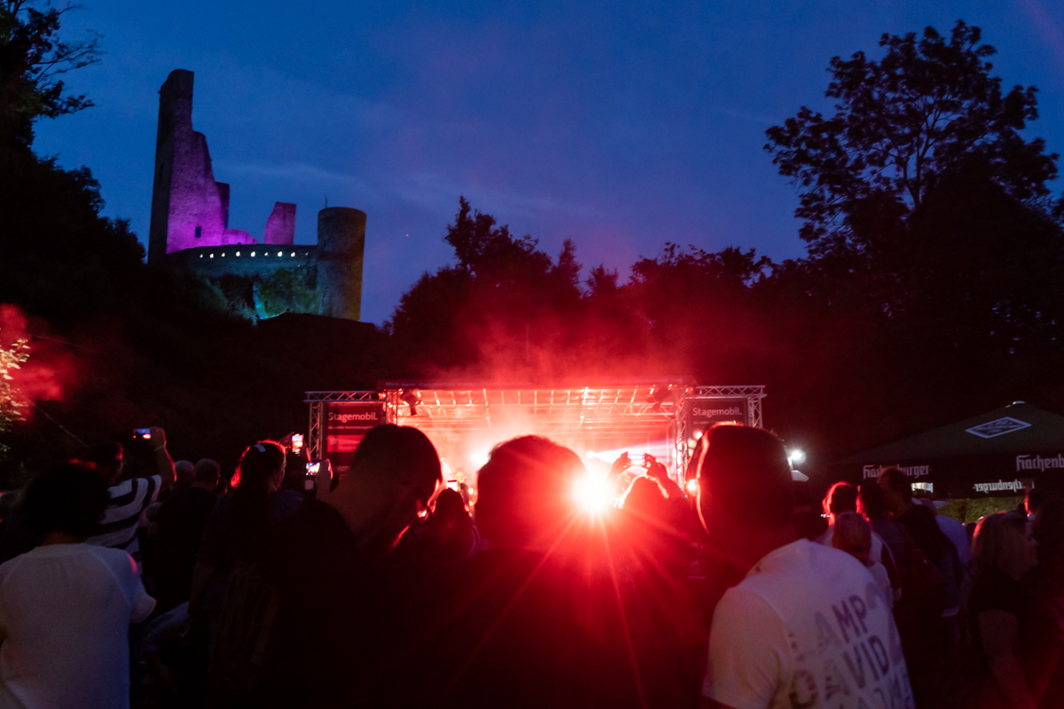 Im Schatten der Burg gab es ein einzigartiges Ambiente. (Fotos: LJS)