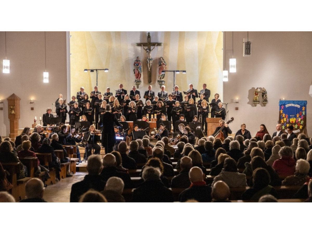 Ein besonderes Requiem in Hhn: Vox Humana Ensemble berrascht mit Supp