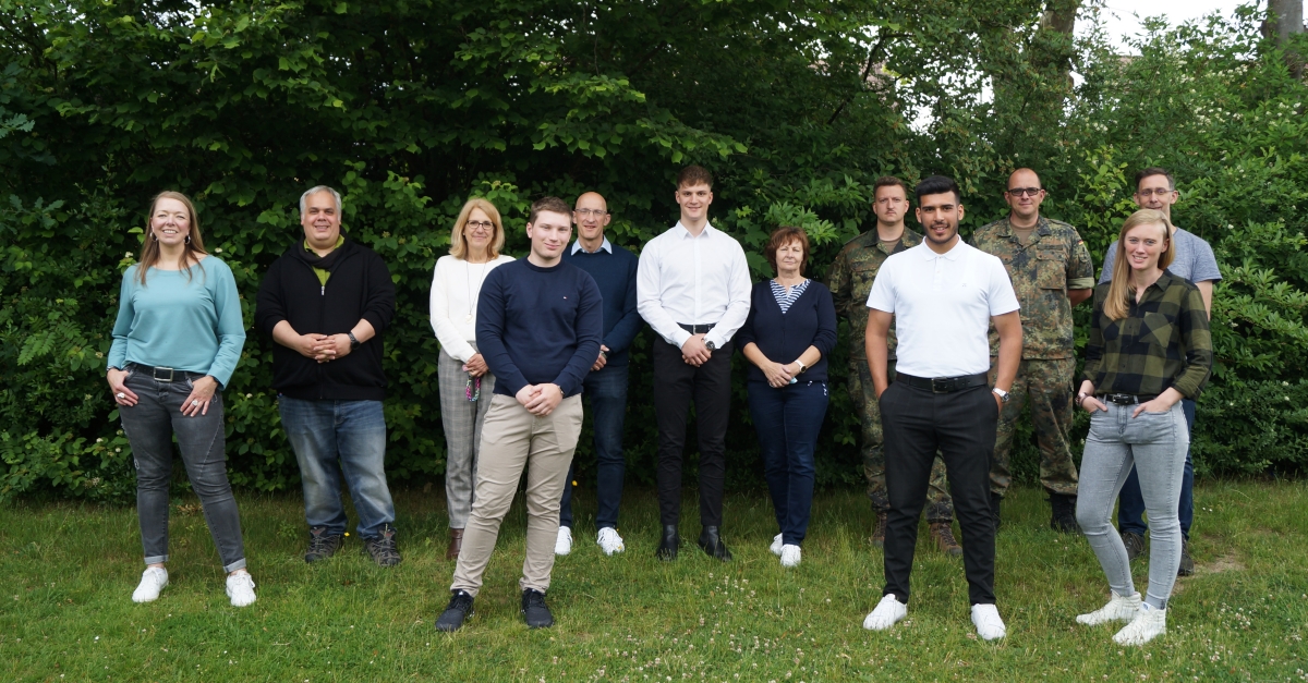 Die engagierten Kooperationspartnerinnen und -partner am schulinternen Tag der Studien- und Berufsorientierung an der IGS Hamm/Sieg. (Foto: Diana Hedwig)