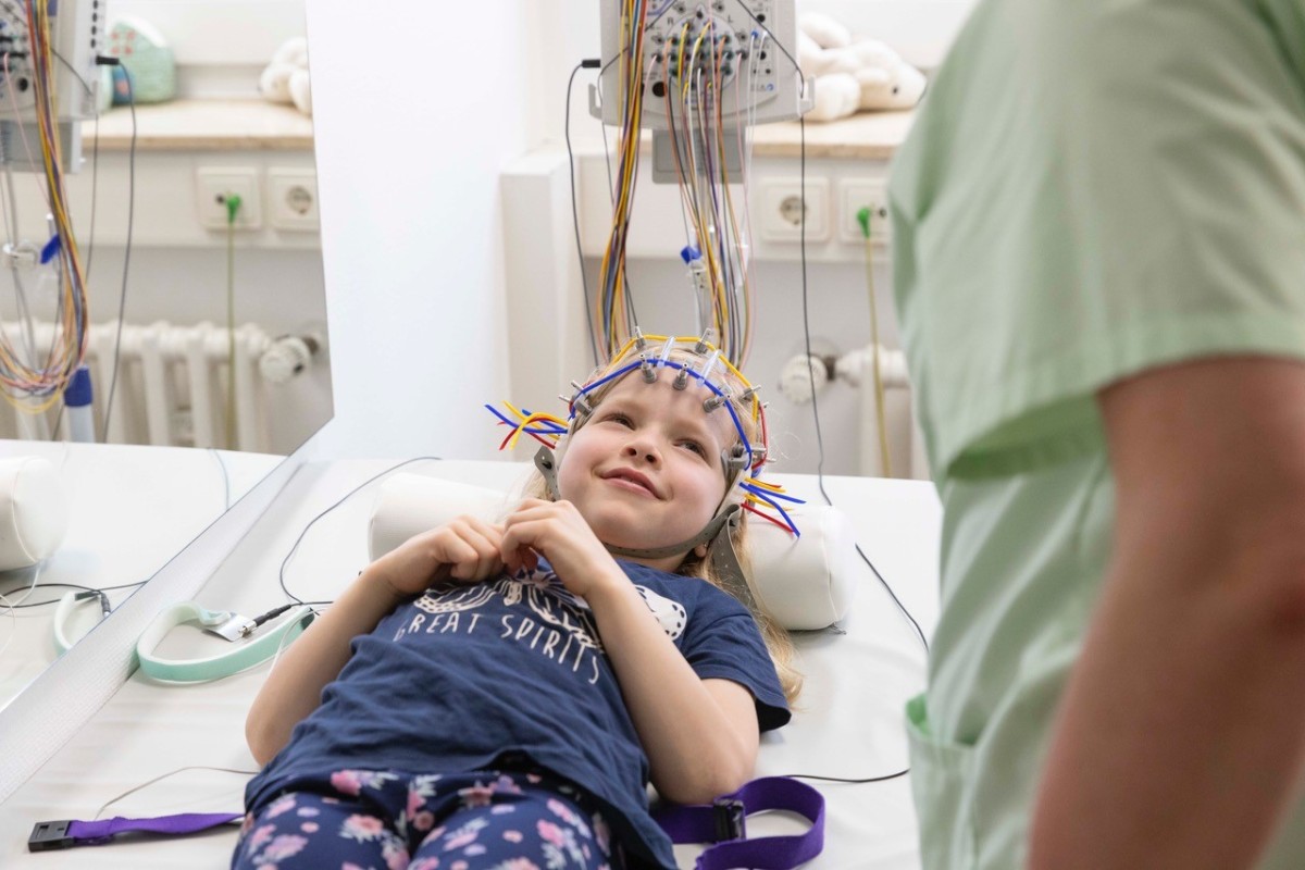 Kopfschmerzen und Migrne betreffen auch Kinder und Jugendliche - oft strker, als viele denken. Und: Wiederkehrende Kopfschmerzen sind kein "Wehwehchen", sondern sollten ernst genommen und medizinisch abgeklrt werden. (Foto: DRK-Kinderklinik Siegen gGmbH)