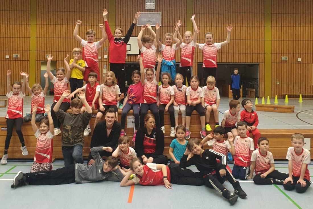 Der U8- bis U12-Nachwuchs der LG Rhein-Wied hatte viel Spa beim Kreis-MYK-Hallen-Team-Cup in Mayen. Foto: Verein