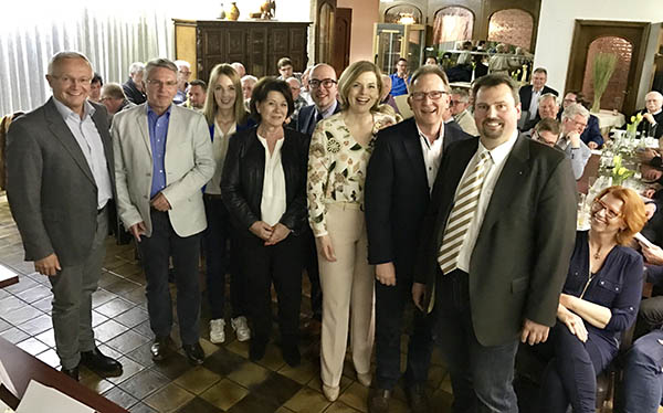 Kreisvorstnde aus Neuwied und Altenkirchen zusammen mit den Brgermeister- und Landratskandidaten sowie Landeschefin Julia Klckner nach einem intensiven Gedankenaustausch. 