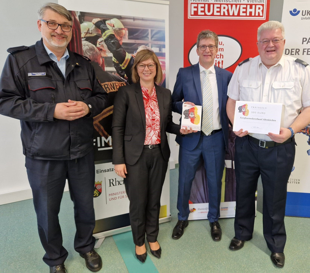 Kreisfeuerwehrverband Altenkirchen für "we(h)rtvolle Feuerwehrarbeit" ausgezeichnet