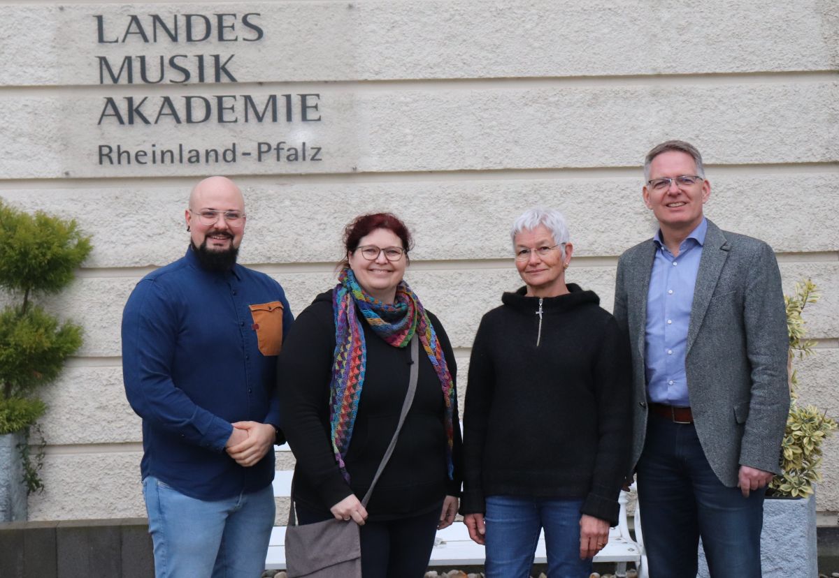 V.l.n.r.: Markus Seemann, Sonja Daniels, Dr. Sabine Knorr-Henn, Rolf Ehlers. Foto: Markus Seemann