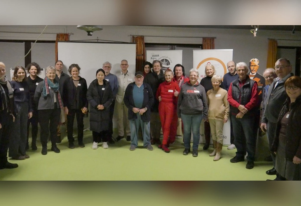 Inspirierender Austausch und freudige Begegnungen zwischen Kulturschaffenden und Knstlern der Verbandsgemeinde Altenkirchen-Flammersfeld beim Runden Kultur-Tisch. (Foto: Verbandsgemeindeverwaltung Altenkirchen-Flammersfeld)