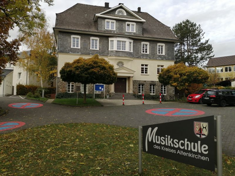 Die Kreismusikschule in der Altenkirchener Hochstrae musste whrend des Lockdowns auch ihre Pforten schlieen. (Foto: hak)